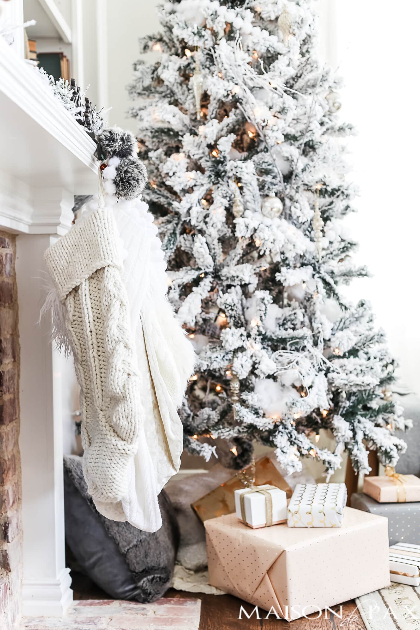 white knit stockings and other neutral Christmas decorations #neutralchristmasdecor