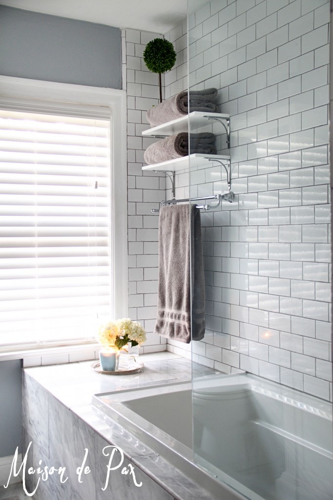 master bath tub wall - Maison de Pax