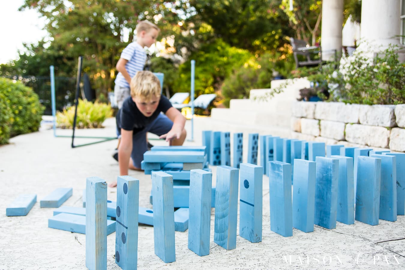 Make giant Jenga and dominoes with your kids: find this and other family projects plus tips for completing project with kids! #familyfun #familyproject #outdoorgames #kidfriendlyproject #diyproject
