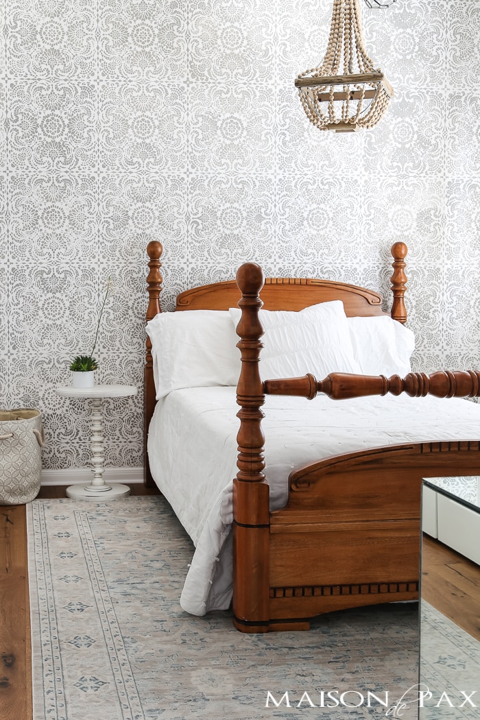 white and gray patterned accent wall 90s bedroom update | Maison de Pax