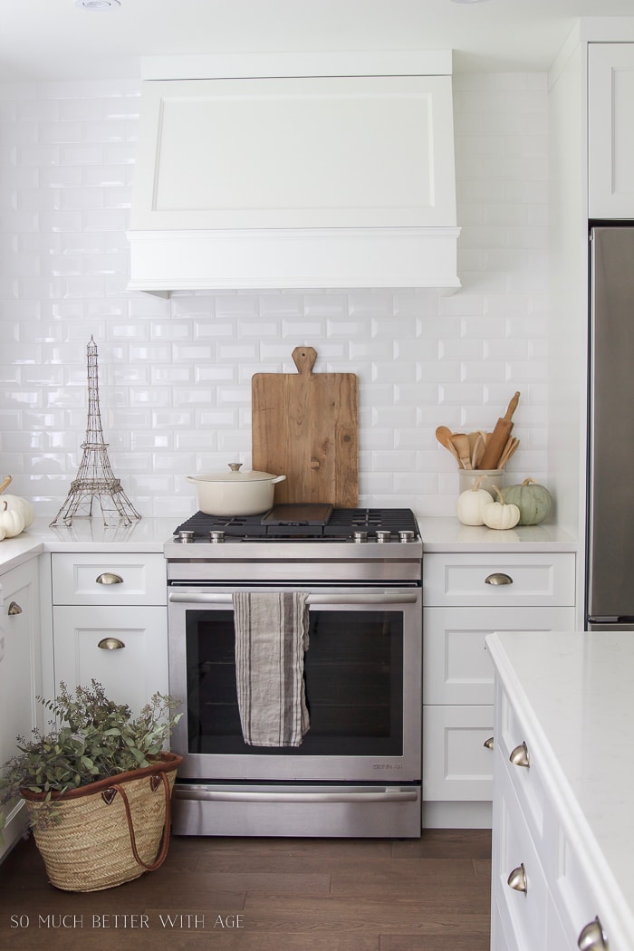 white-pumpkins-white-kitchen-vintage-french-105