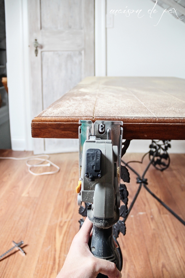 Make a gorgeous, painted, planked look desktop from plywood! via aiweb9ygdry.cmersite.com #diy #plank