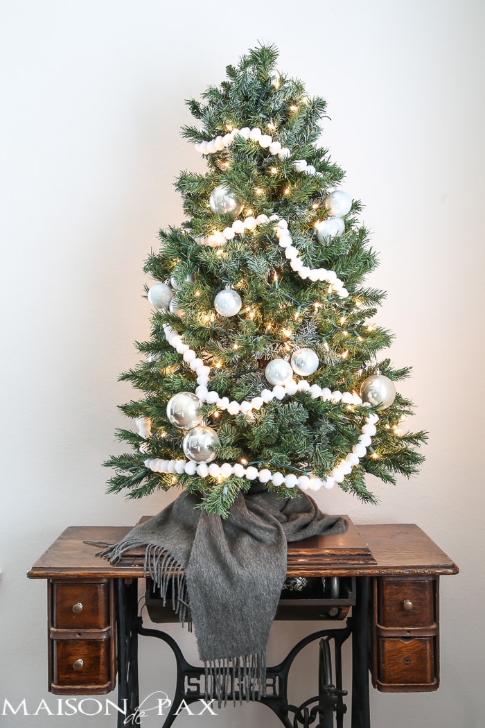 white christmas bedroom decorating ideas