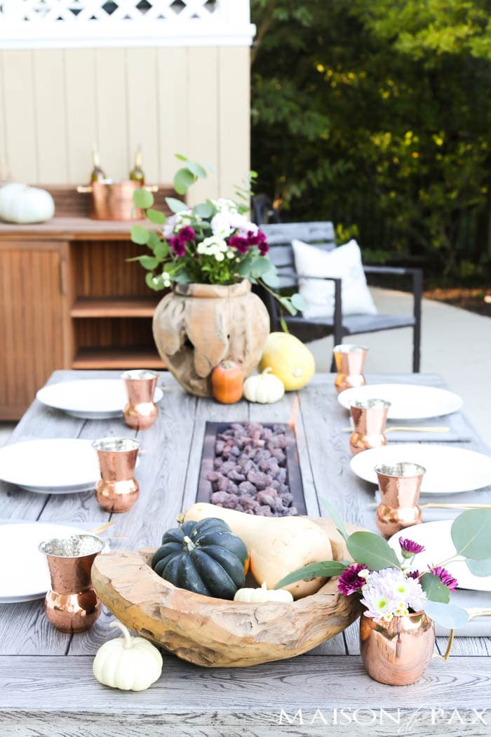 raw wood bowls with mums and gourds for a gorgeous fall table! #thanksgivingtable