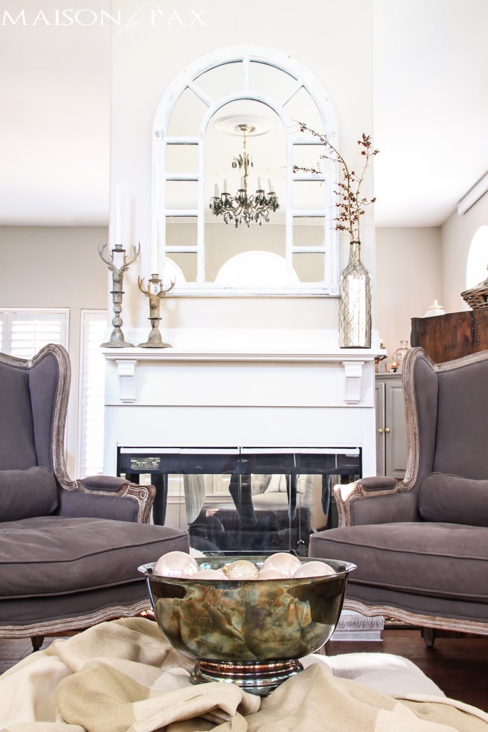 Gorgeous, simple Christmas home tour: natural greenery, winter woodland theme, sparkly touches, and simple reminder of the hope of the season. Tons of diy and decorating ideas | aiweb9ygdry.cmersite.com
