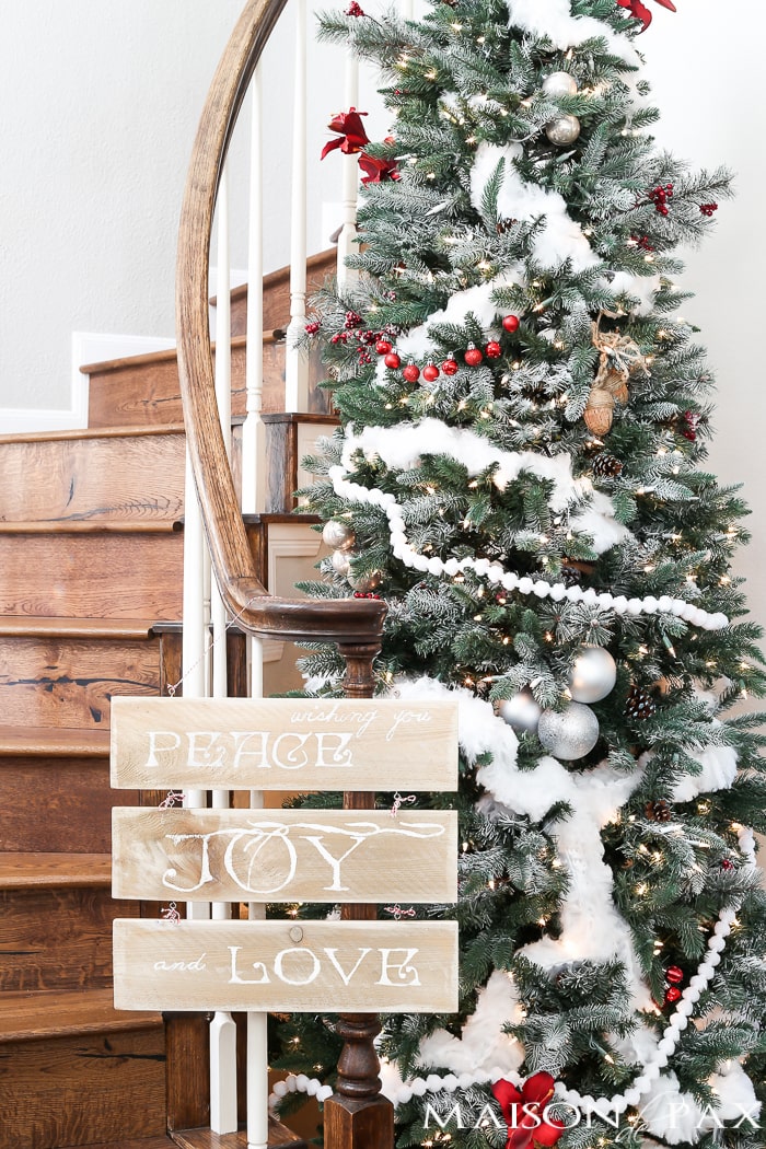 Love this red and white winder wonderland Christmas tree! And you'll never believe what that white garland is...