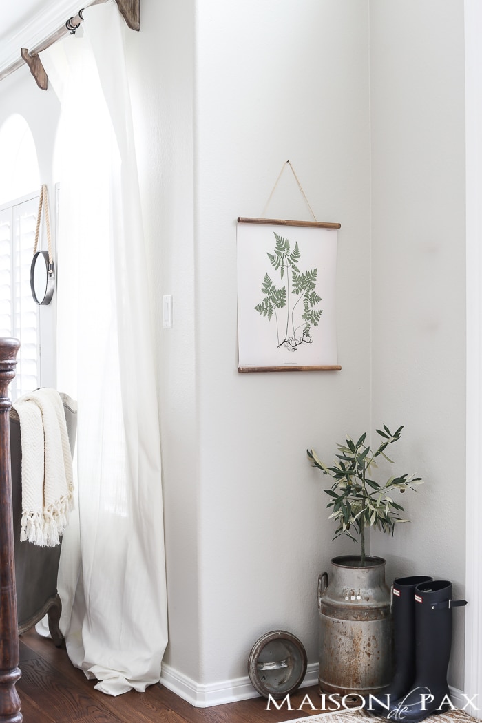 Looking to add a little farmhouse charm to your space? This DIY botanical hanging is so easy. Make it AND so many other fun, farmhouse, DIY Projects.