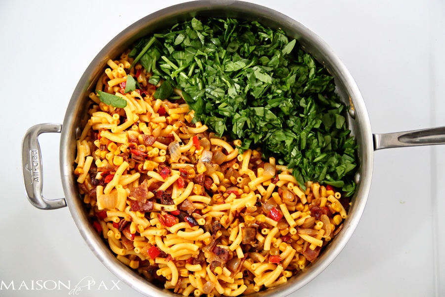 Quick and easy dinner recipe: macaroni and cheese with sweet sautéed veggies and bacon - aiweb9ygdry.cmersite.com