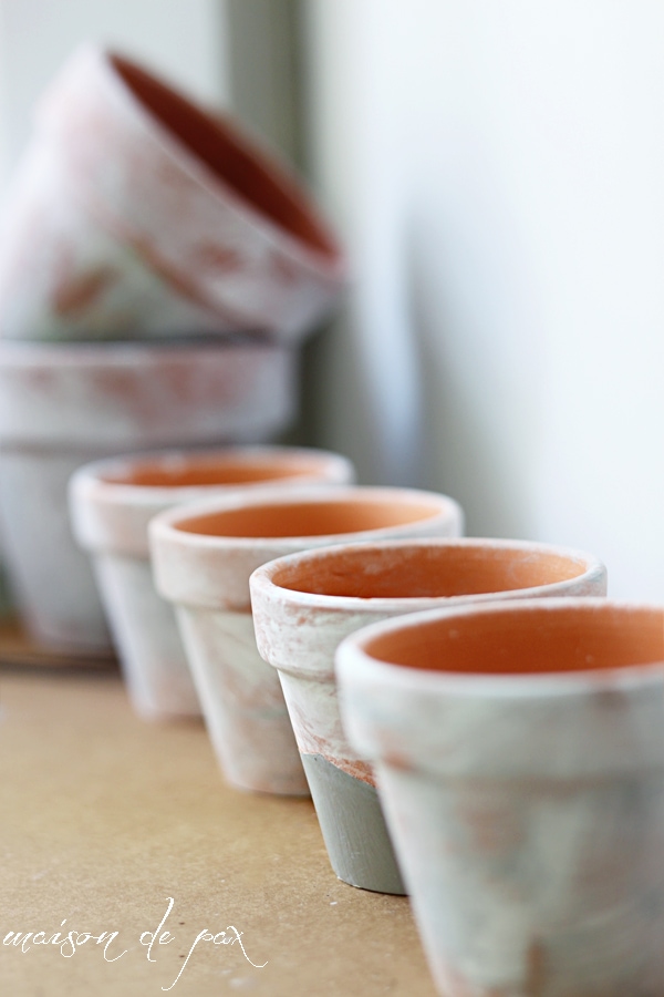 Create your own aged patina on terra cotta pots with this simple tutorial at aiweb9ygdry.cmersite.com