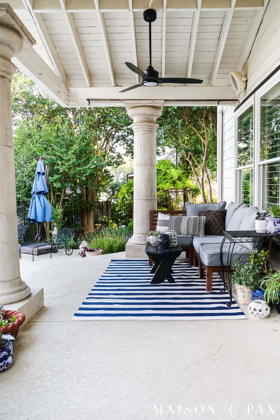 patio with vaulted ceilings and outdoor sectional