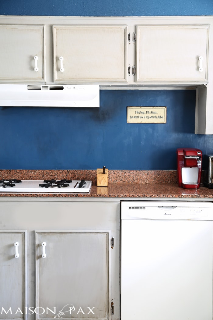 beautiful! You won't believe the transformation that chalk paint made on this kitchen. Plus, all the do's and don'ts and details of painting a kitchen with chalk paint | aiweb9ygdry.cmersite.com