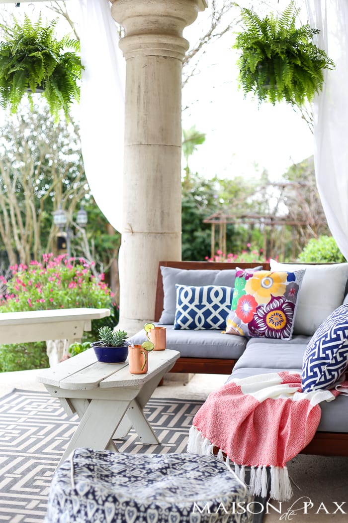 There is nothing quite as wonderful as soaking up the spring sunshine on a beautiful patio. Don't miss these spring patio decorating ideas!