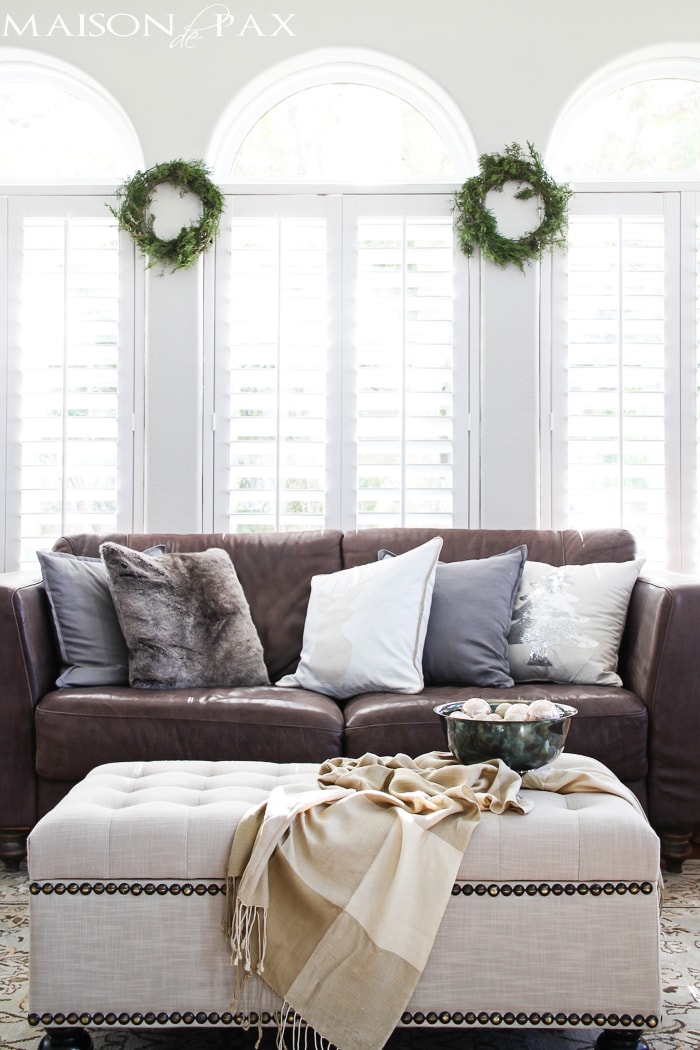 Gorgeous, simple Christmas home tour: natural greenery, winter woodland theme, sparkly touches, and simple reminder of the hope of the season. Tons of diy and decorating ideas | aiweb9ygdry.cmersite.com