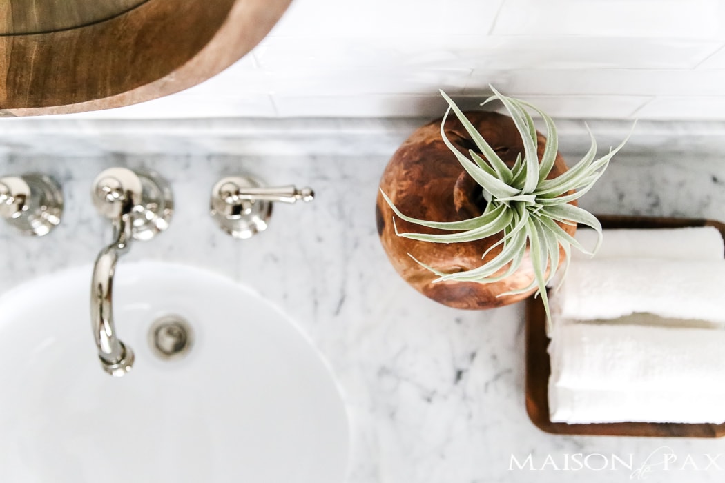 marble bathroom counters: splurge for a luxurious space!