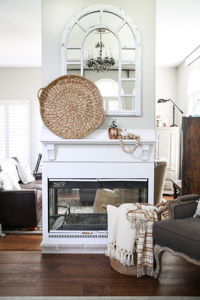 simple DIY mantel transforms this fireplace- Maison de Pax