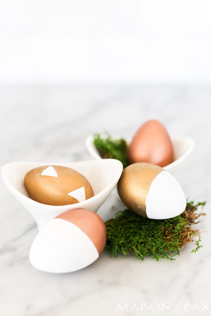 Looking for a fun, easy Easter craft? Try these DIY metallic easter eggs for a chic yet simple Easter project. Plus, find 25 other Easter craft ideas!