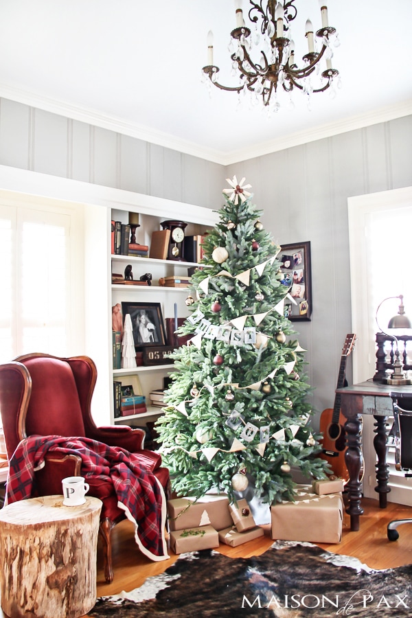 Love this simple Christmas tree decorating idea! Book page bunting and ornaments with stenciled words... Simple and beautiful! via aiweb9ygdry.cmersite.com