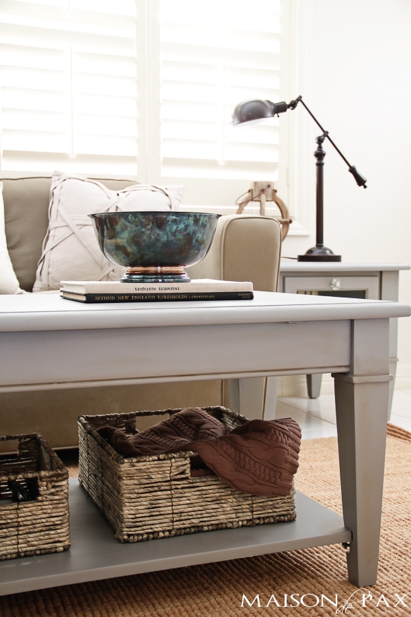 Gorgeous, simple gray chalk paint coffee and side table makeover | aiweb9ygdry.cmersite.com #diy #paint