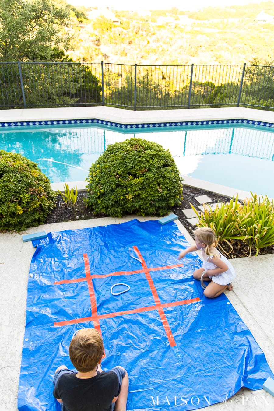 Make giant tic tac toe with your kids: find this and other family projects plus tips for completing project with kids! #familyfun #familyproject #outdoorgames #kidfriendlyproject #diyproject #yardgames