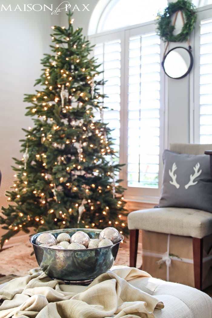 Gorgeous, simple Christmas home tour: natural greenery, winter woodland theme, sparkly touches, and simple reminder of the hope of the season. Tons of diy and decorating ideas | aiweb9ygdry.cmersite.com