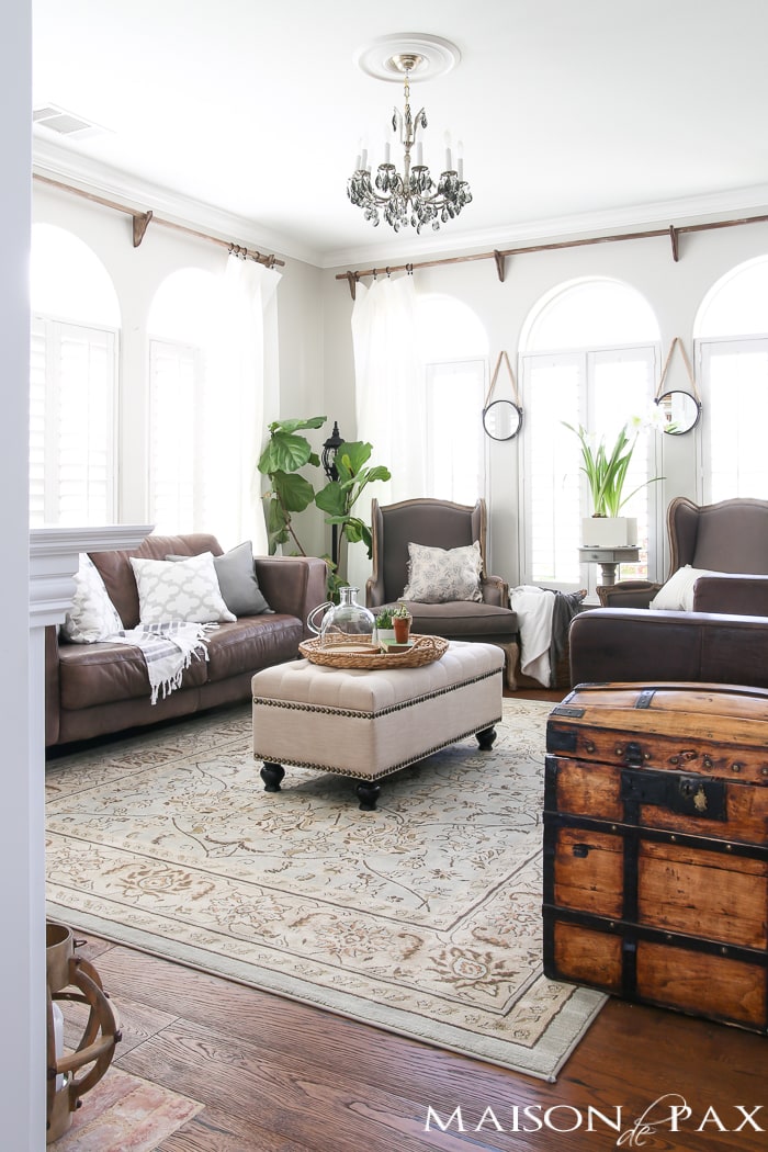 This casually elegant living room is all set to go for spring! Use these simple spring decorating ideas to get your home ready for spring.