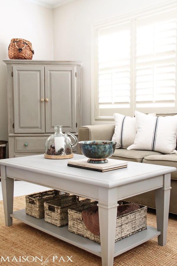 Gorgeous, simple gray chalk paint coffee and side table makeover | aiweb9ygdry.cmersite.com #diy #paint