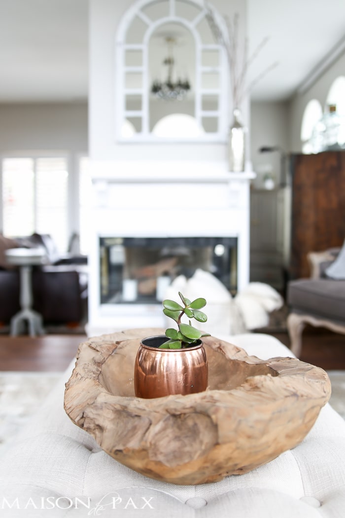 Succulent in a copper mug in a teak wood bowl... Love the layers! Tips for quick and easy decorating with flowers | aiweb9ygdry.cmersite.com