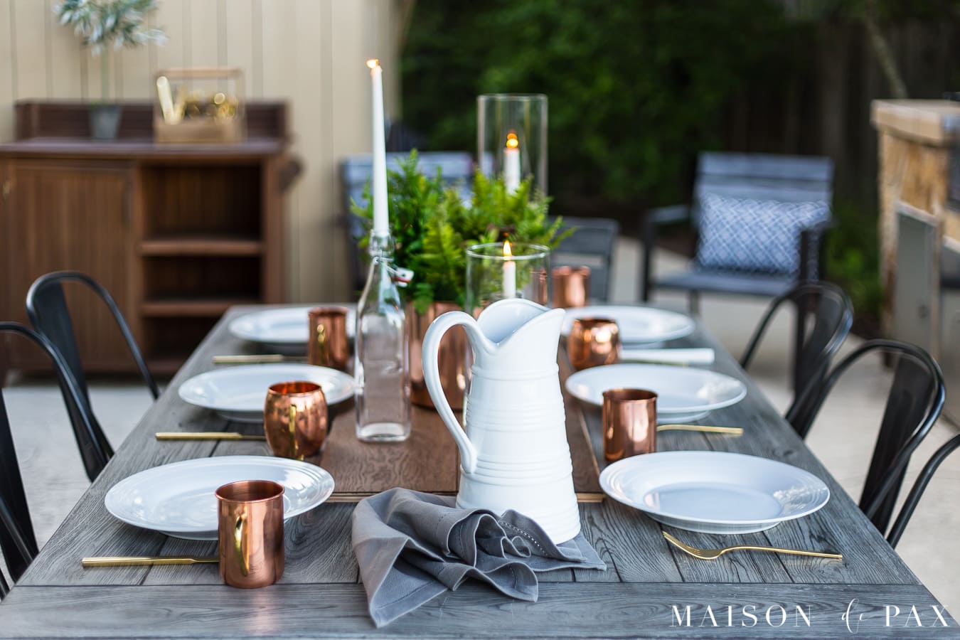 casually elegant outdoor dining