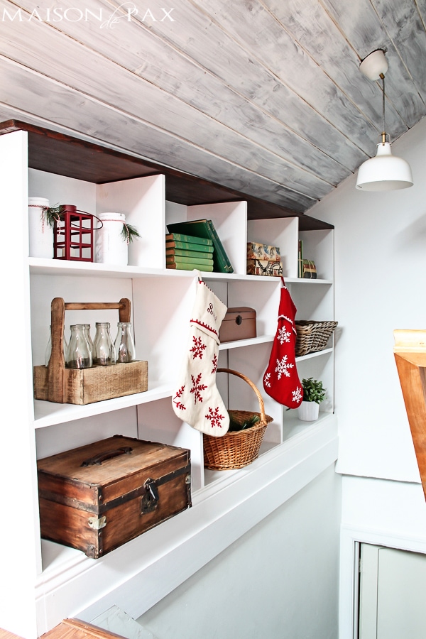 simple Christmas decor - 10 minutes to make your guest room perfectly festive for the holidays | aiweb9ygdry.cmersite.com