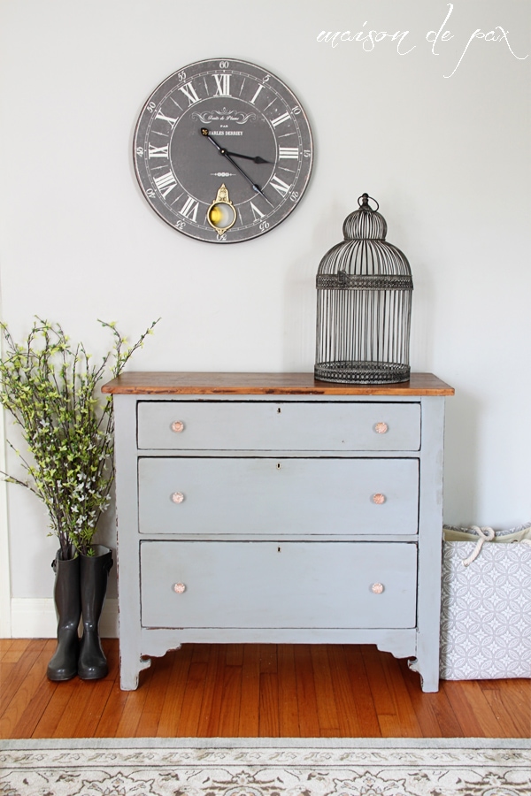 Gorgeous gray farmhouse dresser makeover using Country Chic Paint in Pebble Beach - Maison de Pax